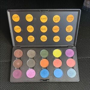 MAC Cosmetics Bold Eyeshadow Palette